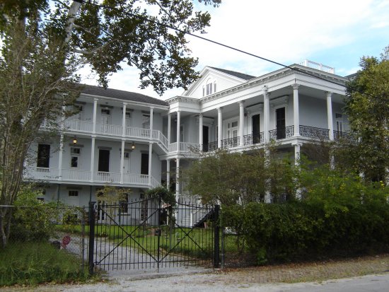 Not Nicholas Cage's house. no09
